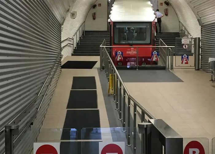 Calida Vivienda Turistica Centrica Junto Al Funicular Y Metro Бильбао