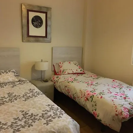 Calida Vivienda Turistica Centrica Junto Al Funicular Y Metro Lägenhet