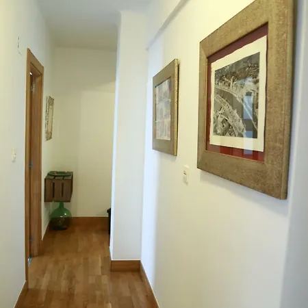 Apartamento Calida Vivienda Turistica Centrica Junto Al Funicular Y Metro